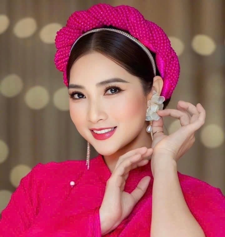 NSƯT tài sắc vẹn toàn mang tiếng đàn bầu Việt Nam đi khắp năm châu