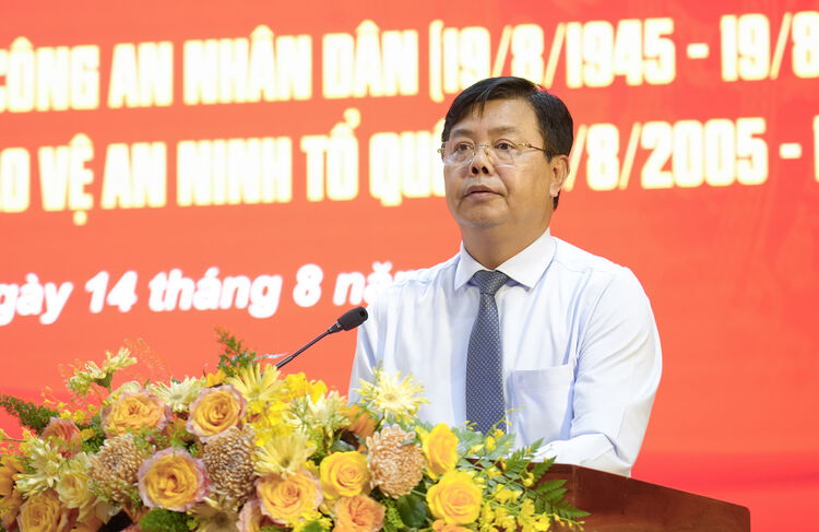 Xây dựng hình ảnh người chiến sĩ Công an gần dân, hiểu dân, trọng dân, vì dân phục vụ (*)