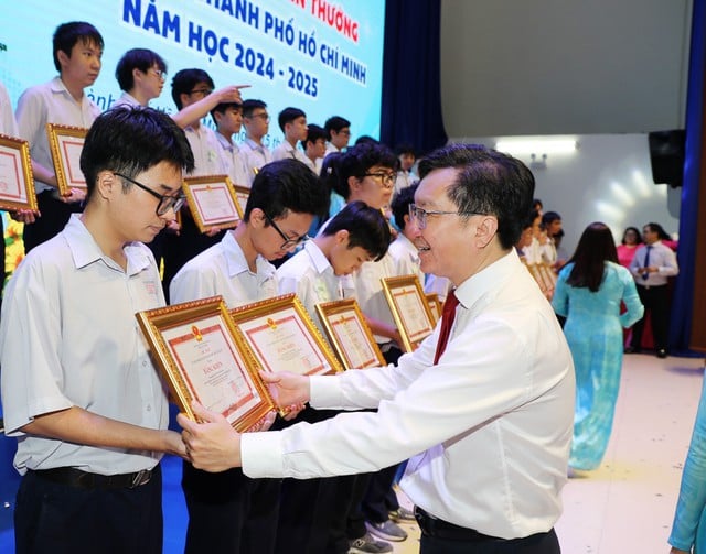 TP.HCM sẽ mở rộng mô hình trường chuyên? - Ảnh 2.