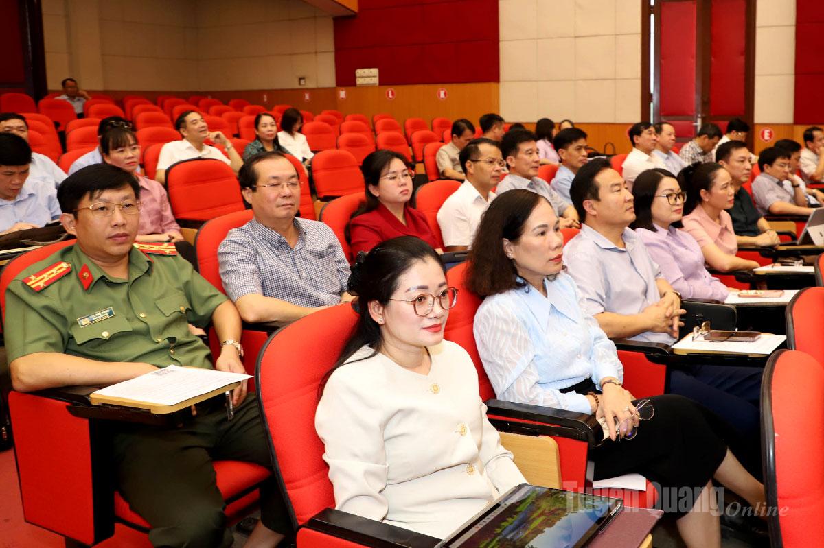 Các đại biểu dự hội nghị.