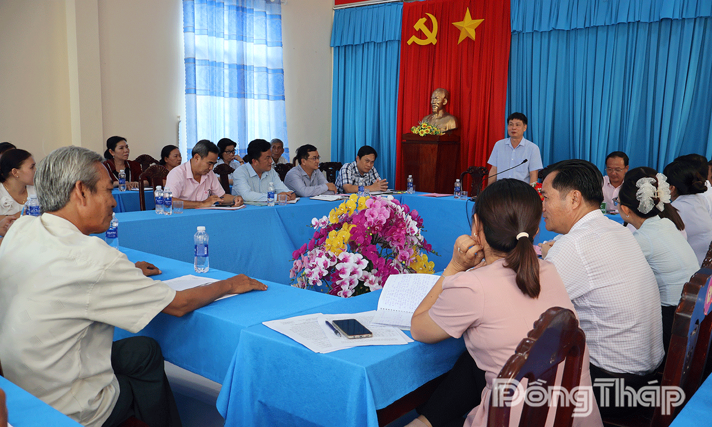 Đoàn kiểm tra, giám sát Hội đồng quản trị ngân hàng chính sách xã hội làm việc tại xã Bình Ninh.