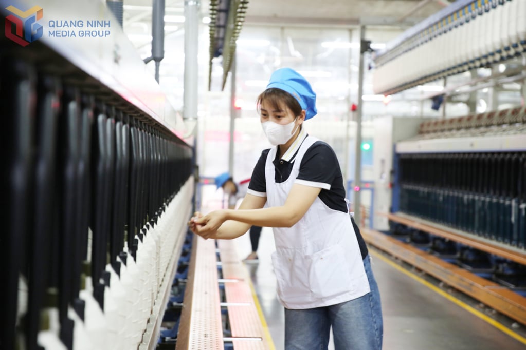 Sản xuất sợi tại Công ty TNHH Khoa học kỹ thuật Texhong Ngân Long
