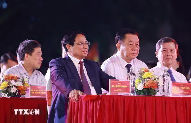ttxvn-thu-tuong-chuong-trinh-nghe-thuat-1.jpg
