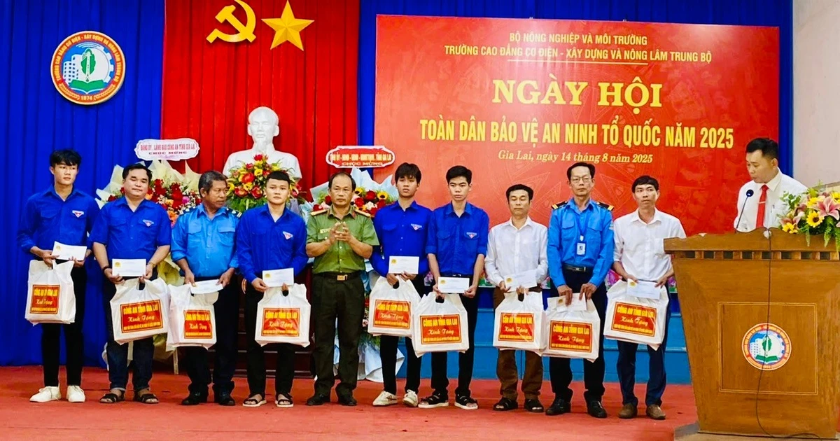 Trường CĐ Cơ điện-Xây dựng và Nông lâm Trung bộ tổ chức Ngày hội Toàn dân bảo vệ an ninh Tổ quốc