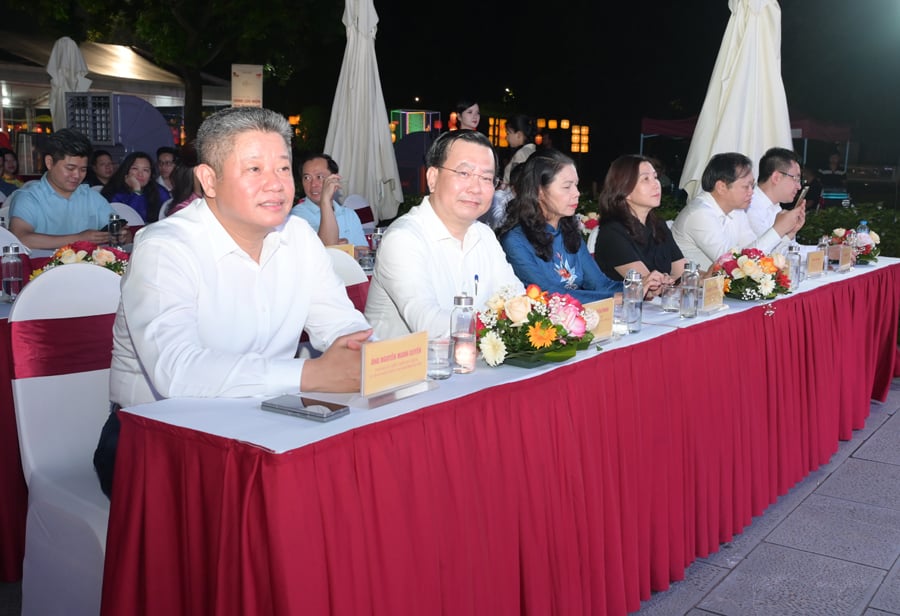 Khai mạc Hội chợ triển lãm hàng lưu niệm, quà tặng Thủ đô năm 2025 - Ảnh 3.