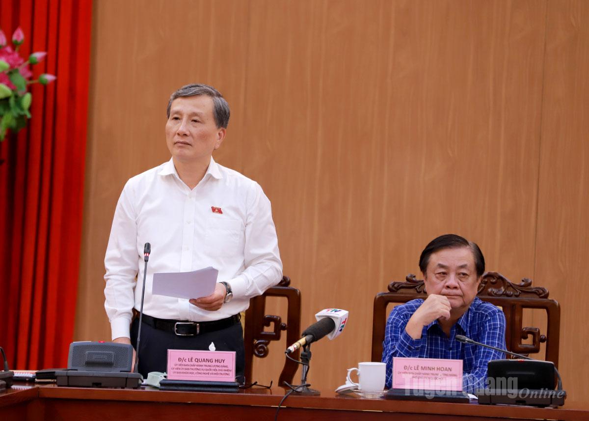 Chủ nhiệm Ủy ban Khoa học, công nghệ và Môi trường Quốc hội Lê Quang Huy phát biểu tại buổi làm việc.