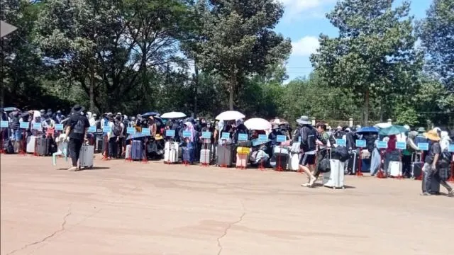 Tiếp nhận 353 công dân Việt Nam do phía Campuchia bàn giao