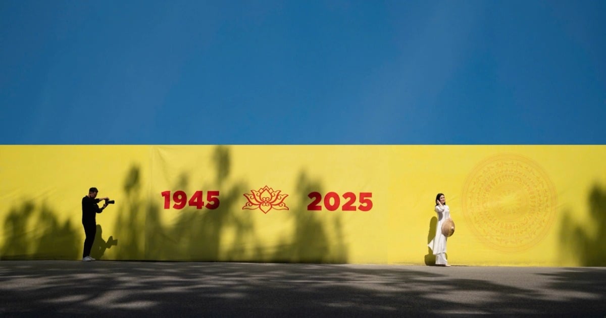 Tọa độ sống ảo mới tại Hà Nội: Tấm biển "1945-2025" gây sốt dịp 2/9