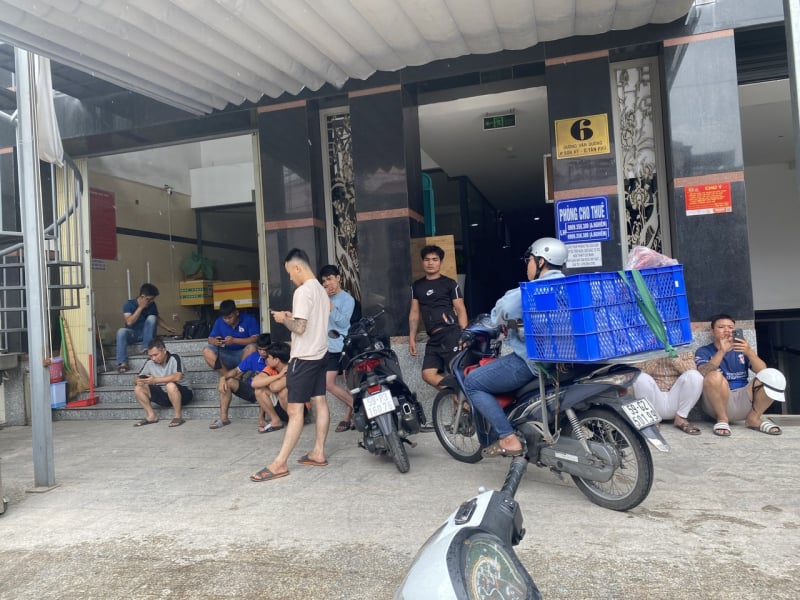 Hiện trường ngỗn ngang sau vụ nổ lò ép kính lúc rạng sáng -0
