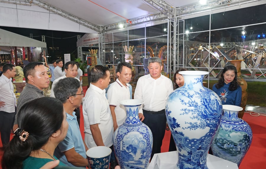 Khai mạc Hội chợ triển lãm hàng lưu niệm, quà tặng Thủ đô năm 2025 - Ảnh 5.
