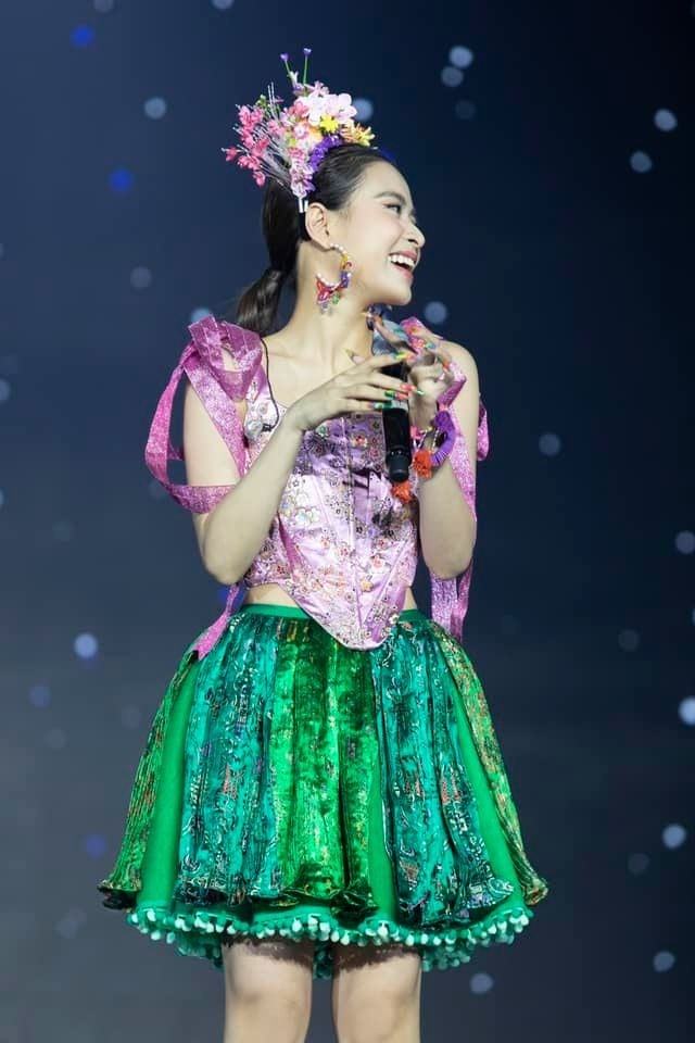 Hoàng Thùy Linh say mê phong cách thời trang dân gian đương đại - 7