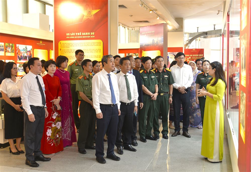 Ho Chi Minh Museum opens the thematic exhibition "People's Public Security - 80 years of remembering Uncle Ho's words"