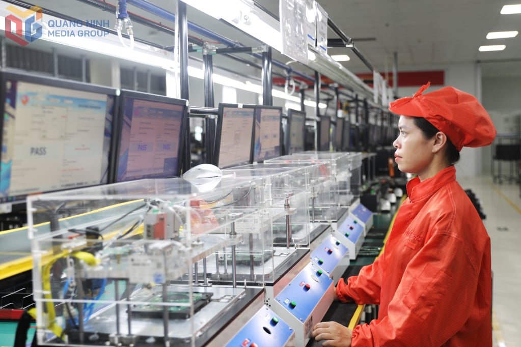 Hoạt động sản xuất tại Công ty TNHH Điện tử Tonly Việt Nam, KCN Đông Mai.