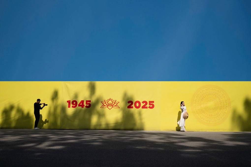 Tấm biển 1945-2025 ở Hà Nội gây sốt dịp 2/9 - 1
