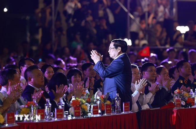 ttxvn-thu-tuong-chuong-trinh-nghe-thuat-3.jpg