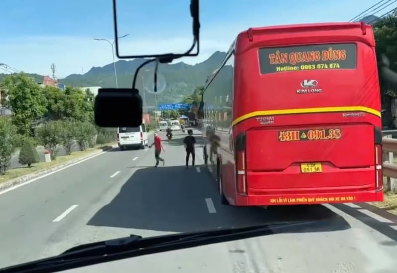 Xác minh vụ lơ xe lao ra chặn đầu ôtô trên Quốc lộ 1A gần cầu Nam Ô -2