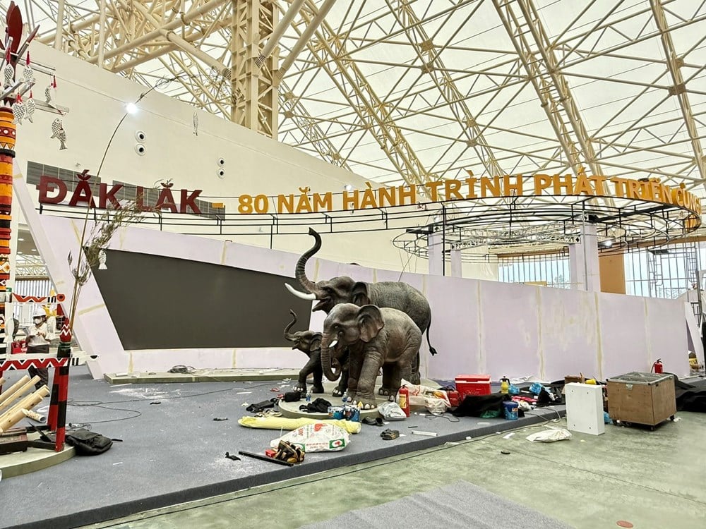 Triển lãm thành tựu Đất nước dần lộ diện, háo hức chờ giờ khai mạc - ảnh 11