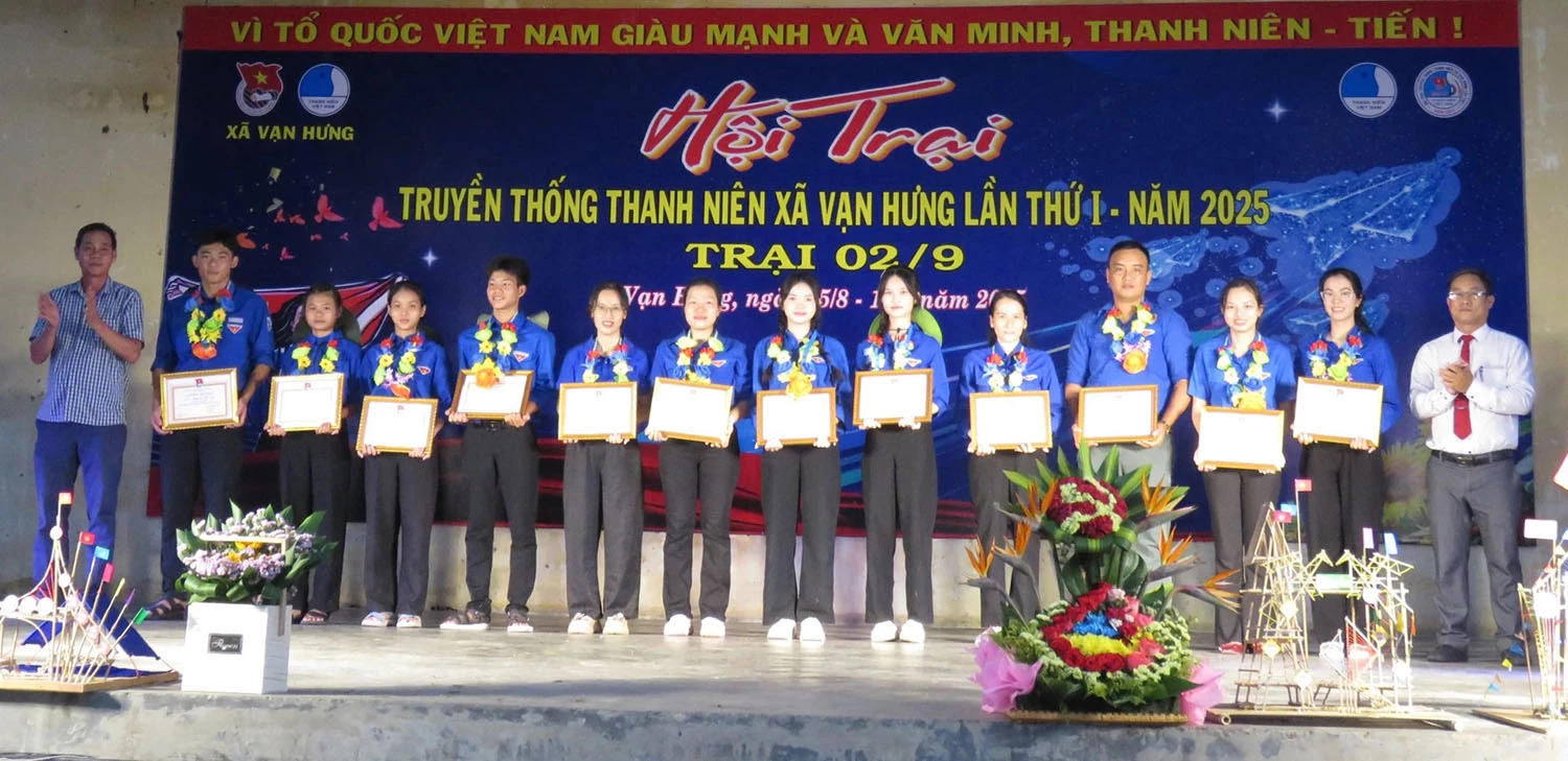 ការសរសើរយុវជនជឿនលឿន។
