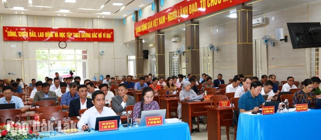Đại biểu tham dự kỳ họp.