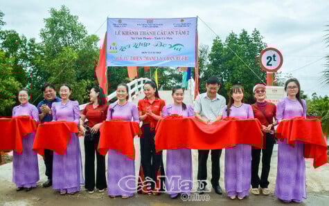 Inauguration of rural bridge and handover of "Farmer's Shelter" house