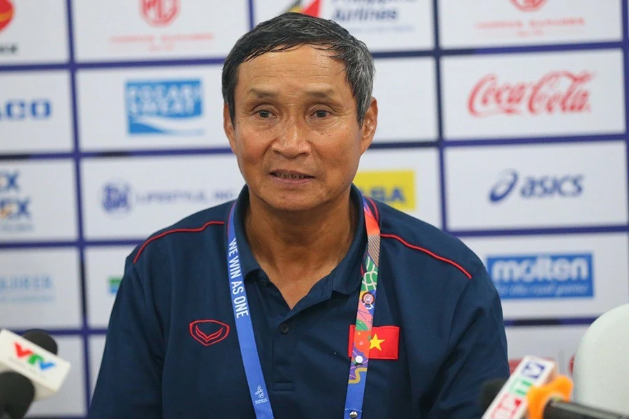 เมื่อเข้าสู่รอบรองชนะเลิศกับออสเตรเลีย โค้ช Mai Duc Chung เล่าถึงความทรงจำในซีเกมส์ปี 2003 ที่สนามกีฬา Lach Tray