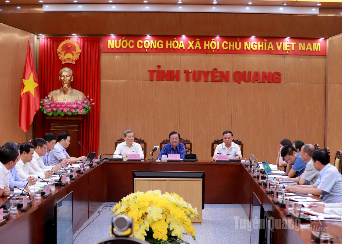 Phó Chủ tịch Quốc hội Lê Minh Hoan cùng đoàn khảo sát tại buổi làm việc.