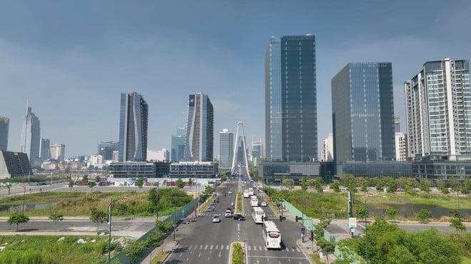TP.HCM: Dịch vụ – du lịch giữ đà tăng trưởng mạnh, hướng tới mục tiêu 8,5% năm 2025 - Ảnh 1.