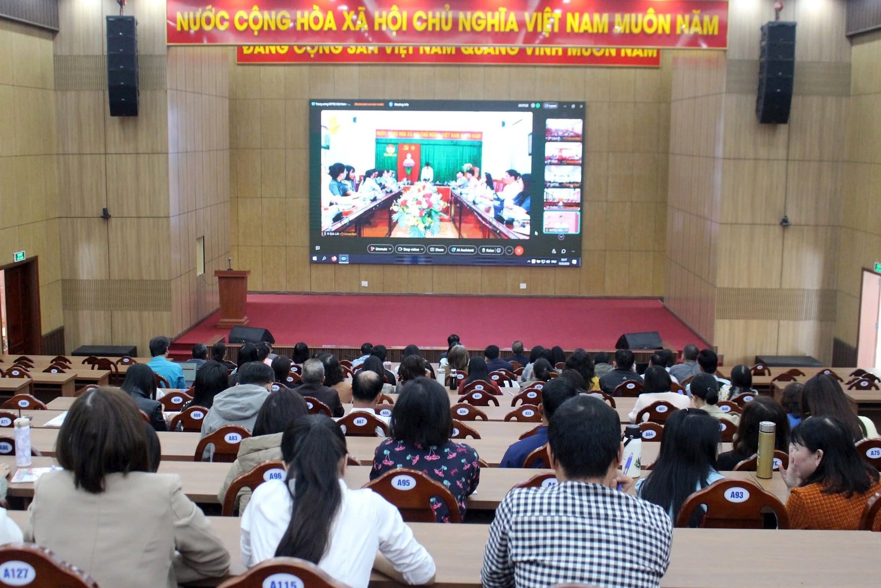 conference-view-at-lam-dong-province-bridge-site(1).jpg