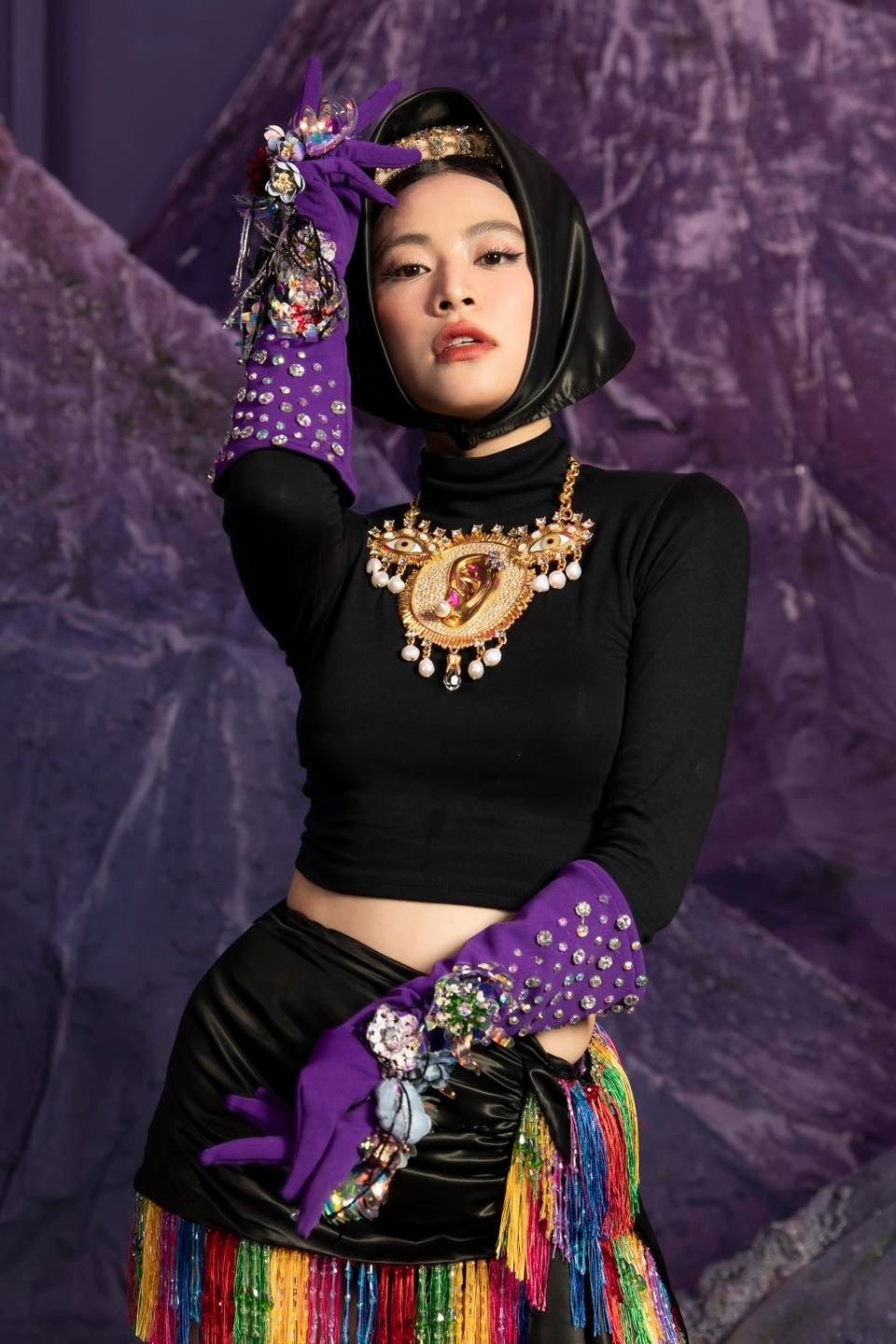 Hoàng Thùy Linh say mê phong cách thời trang dân gian đương đại - 1