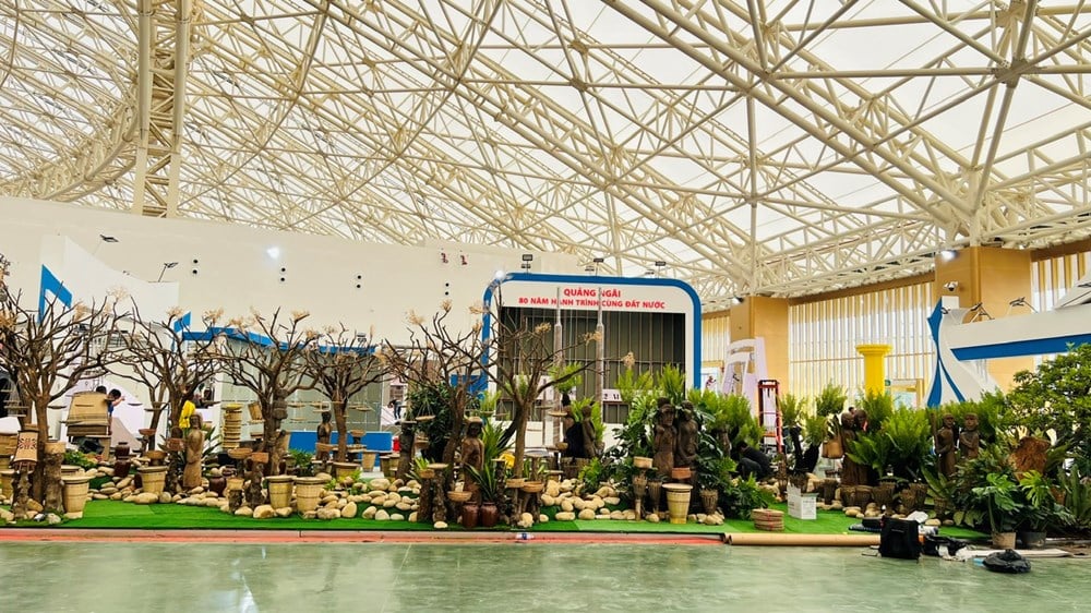 Triển lãm thành tựu Đất nước dần lộ diện, háo hức chờ giờ khai mạc - ảnh 9