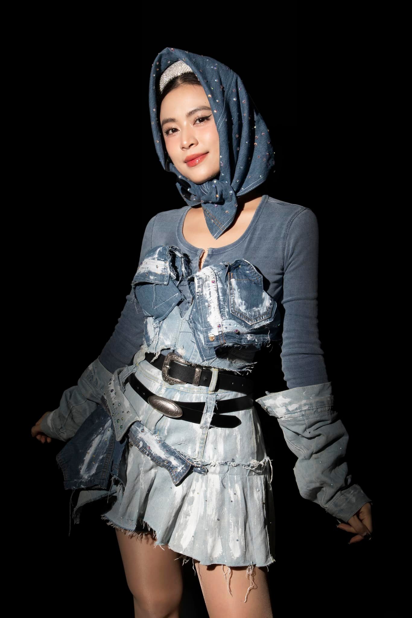 Hoàng Thùy Linh say mê phong cách thời trang dân gian đương đại - 2
