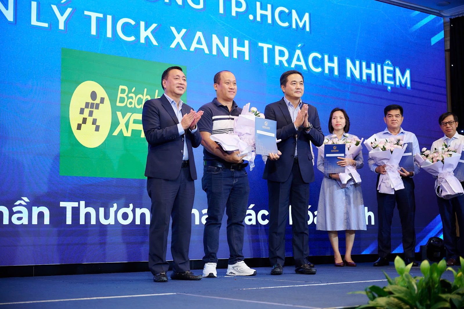 ดอกไม้สีเขียว-vinh-du-ได้รับอนุญาตจากกระทรวงอุตสาหกรรมและการค้าแห่งนครโฮจิมินห์ให้บริหารจัดการผู้รับผิดชอบ-1.png