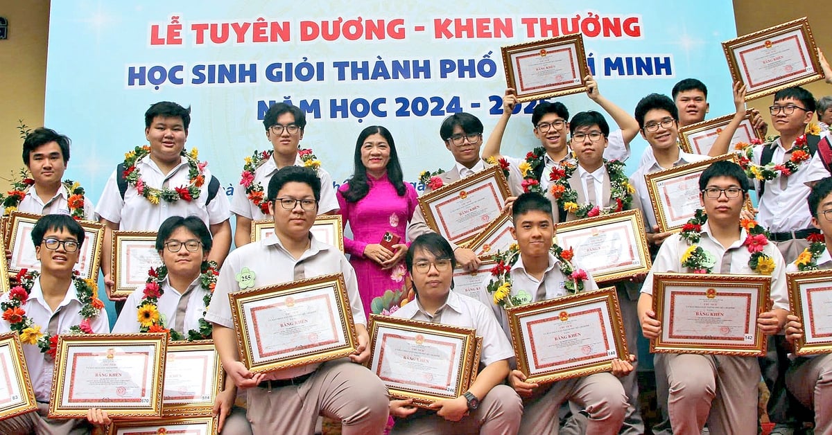 TP.HCM khen thưởng hơn 900 học sinh giỏi và giáo viên giỏi