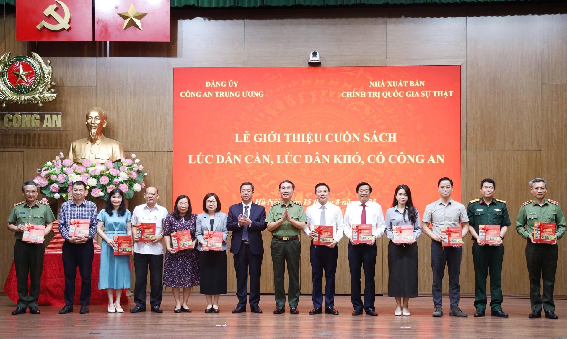 tang-sach-cqdv.jpg