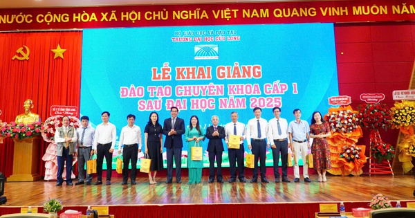សាកលវិទ្យាល័យ Cuu Long មាននិស្សិតចំនួន 154 នាក់បានចុះឈ្មោះចូលរៀនវគ្គបណ្តុះបណ្តាលជំនាញកម្រិត 1។