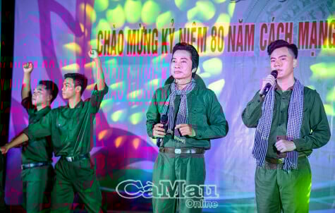 Oai hùng mùa Thu lịch sử