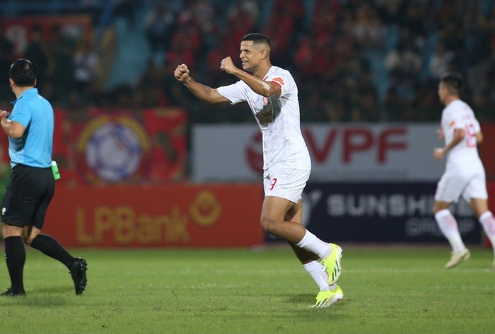 Tiền đạo Brazil gây ấn tượng với bàn thắng đầu tiên tại V-League 2025-2026 - Ảnh 2.