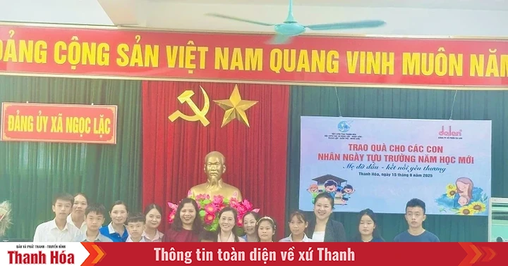 Tặng quà trẻ mồ côi nhân dịp năm học mới 2025-2026