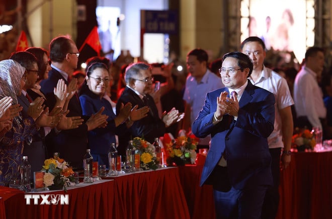ttxvn-thu-tuong-chuong-trinh-nghe-thuat-2.jpg