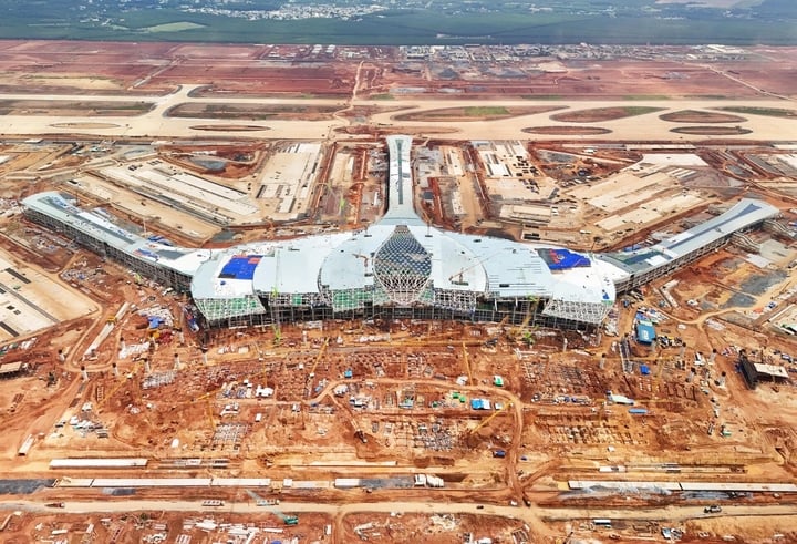 Sân bay Quốc tế Long Thành dần thành hình, dự kiến đưa vào khai thác từ năm 2026. (Ảnh: Lương Ý)