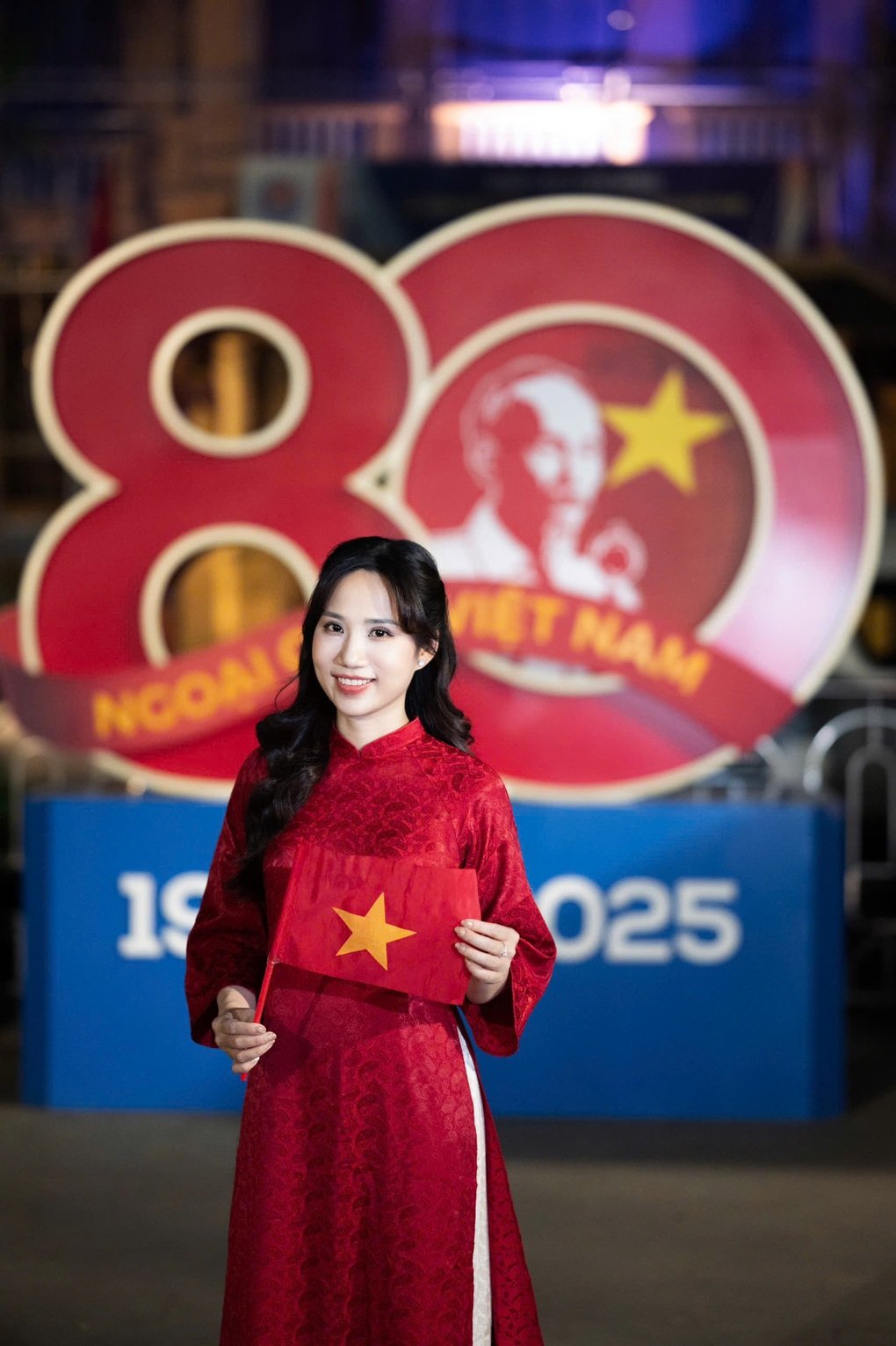 Tấm biển 1945-2025 ở Hà Nội gây sốt dịp 2/9 - 3