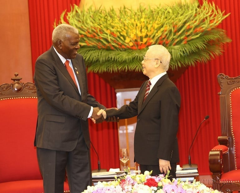 vna-potal-that-chat-moi-quan-he-doan-ket-dac-biet-viet-nam-cuba-7606810.jpg