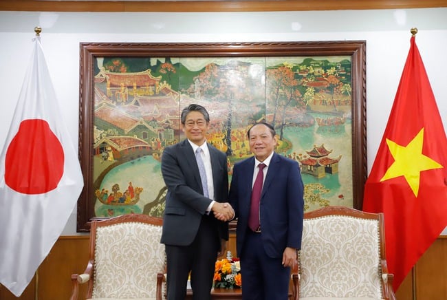 Bộ trưởng Nguyễn Văn Hùng tiếp Đại sứ Nhật Bản tại Việt Nam Ito Naoki - Ảnh 4.