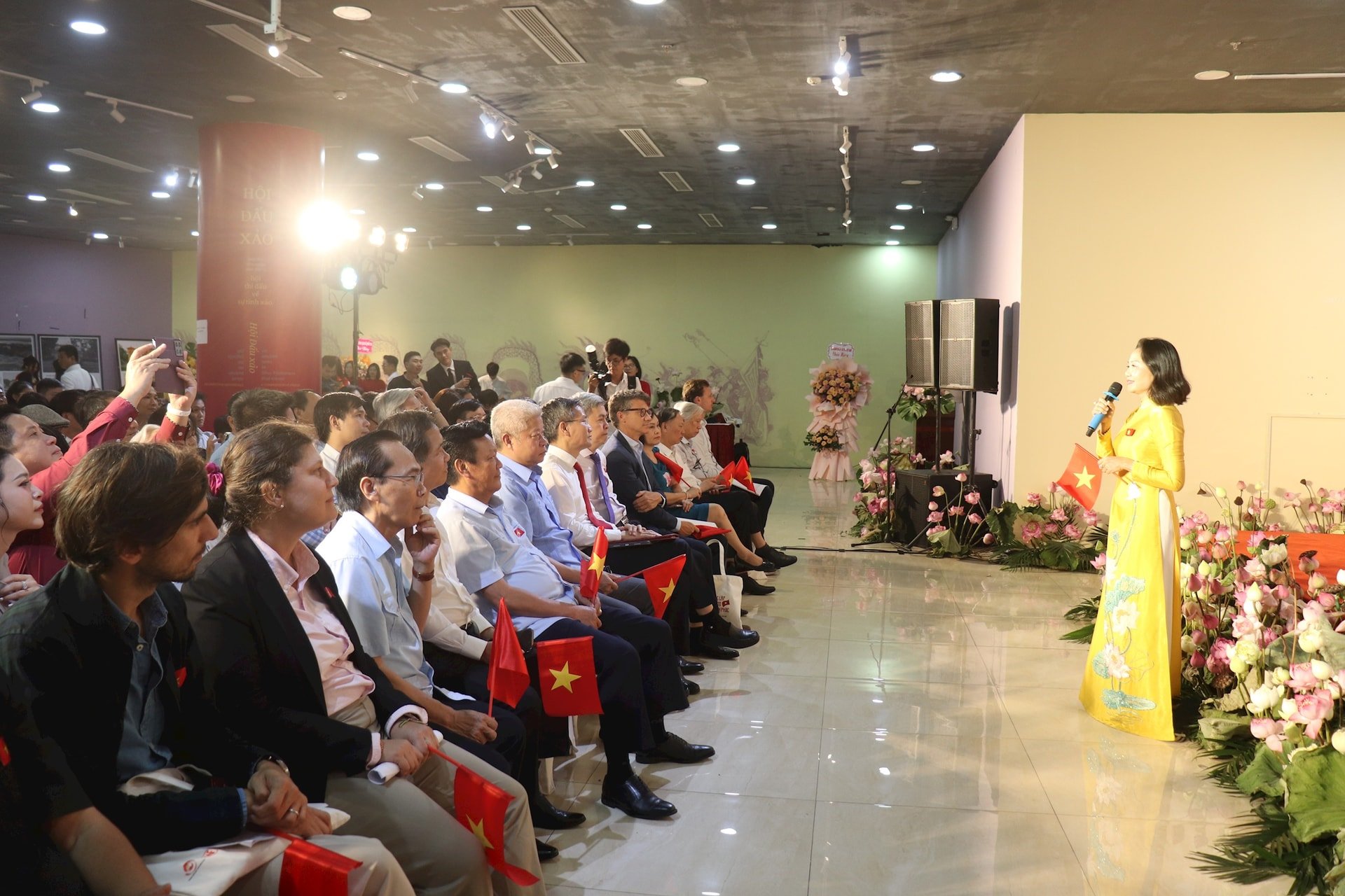 Giám đốc Trung tâm Lưu trữ quốc gia I Trần Thị Mai Hương phát biểu khai mạc. Ảnh: Hiền Thu