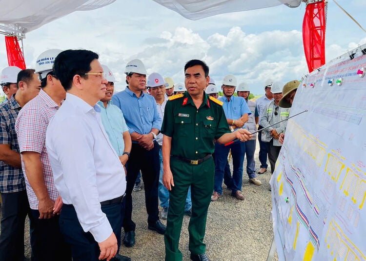 Chủ tịch UBND tỉnh An Giang Hồ Văn Mừng kiểm tra tiến độ thi công cao tốc Châu Đốc - Cần Thơ - Sóc Trăng