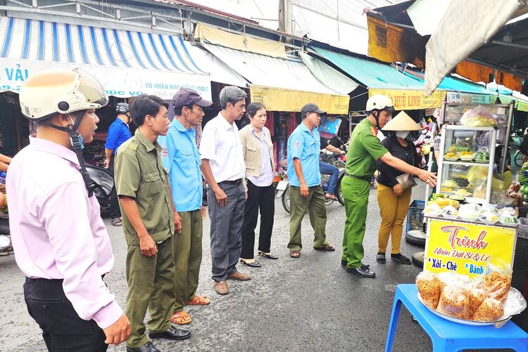 Tân Hiệp chấn chỉnh tình trạng lấn chiếm hành lang an toàn giao thông