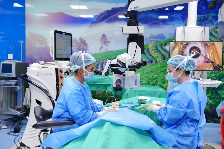 Hồng Ngọc tiên phong triển khai ICL Precision+, mở ra cơ hội điều trị tật khúc xạ cho mọi bệnh nhân.