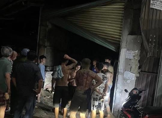 Hiện trường ngỗn ngang sau vụ nổ lò ép kính lúc rạng sáng -0