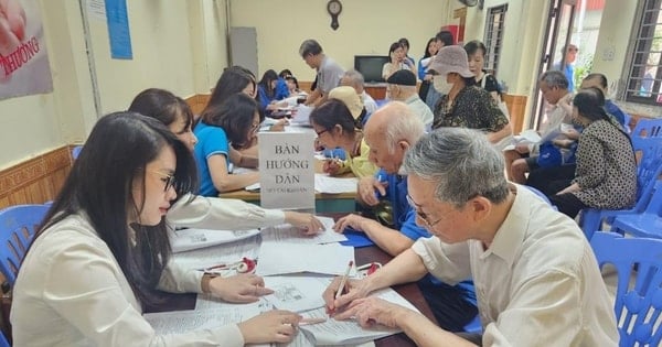 Hà Nội thí điểm chi trả an sinh xã hội không dùng tiền mặt
