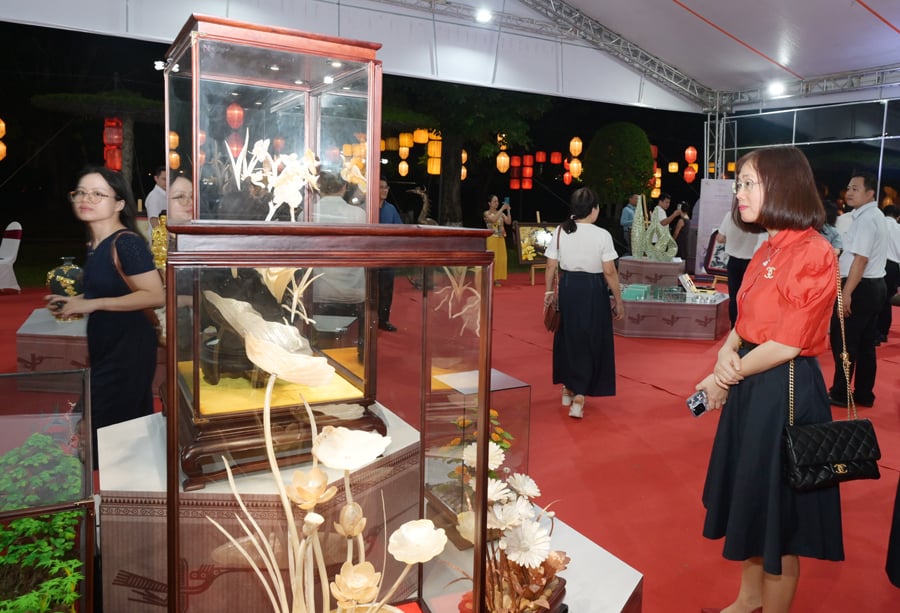 Khai mạc Hội chợ triển lãm hàng lưu niệm, quà tặng Thủ đô năm 2025 - Ảnh 4.